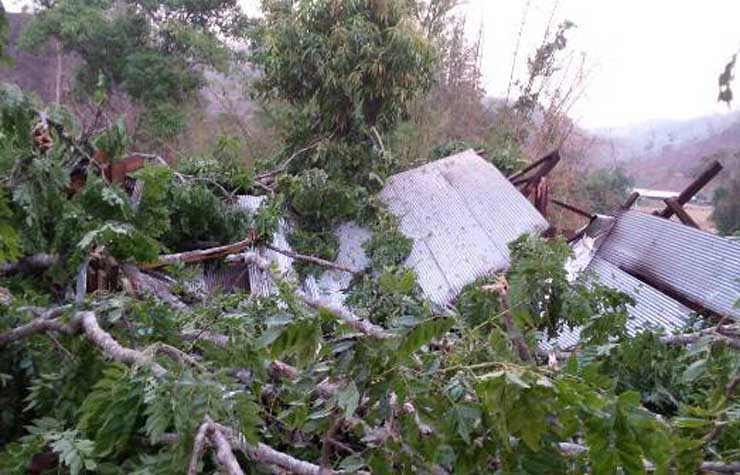 พายุหมุนฤดูร้อนถล่มหมู่บ้านแม่ละเมา บ้านเรือนพังเสียหาย มีผู้ได้รับบาดเจ็บ