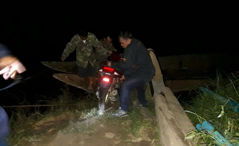 ทหาร ตำรวจ สามารถยึดรถมอเตอร์ไซค์ ก่อนถูกนำขายข้ามฝั่งพม่า