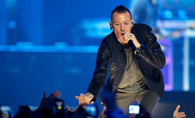 ช็อคโลก นักร้องนำวงร็อค 'Linkin Park' เสียชีวิต คาดว่า "ฆ่าตัวตาย"