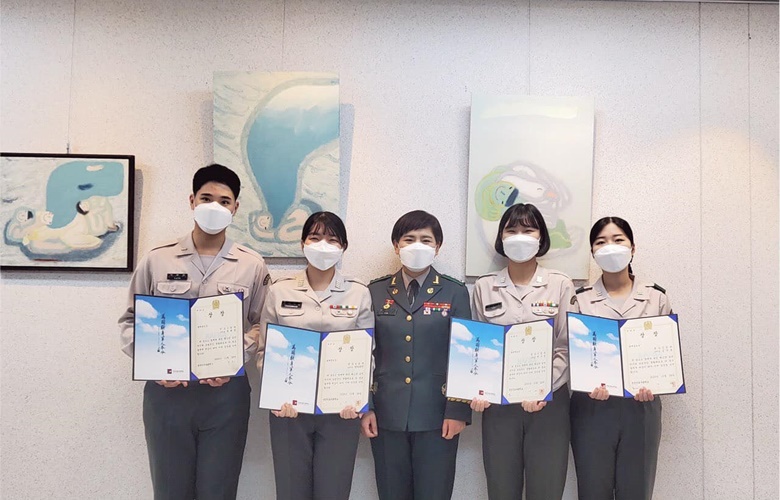 นักเรียนพยาบาลทหารอากาศ ภัทรพร โชคสมงาม รับรางวัล “นักเรียนเกียรติยศ”